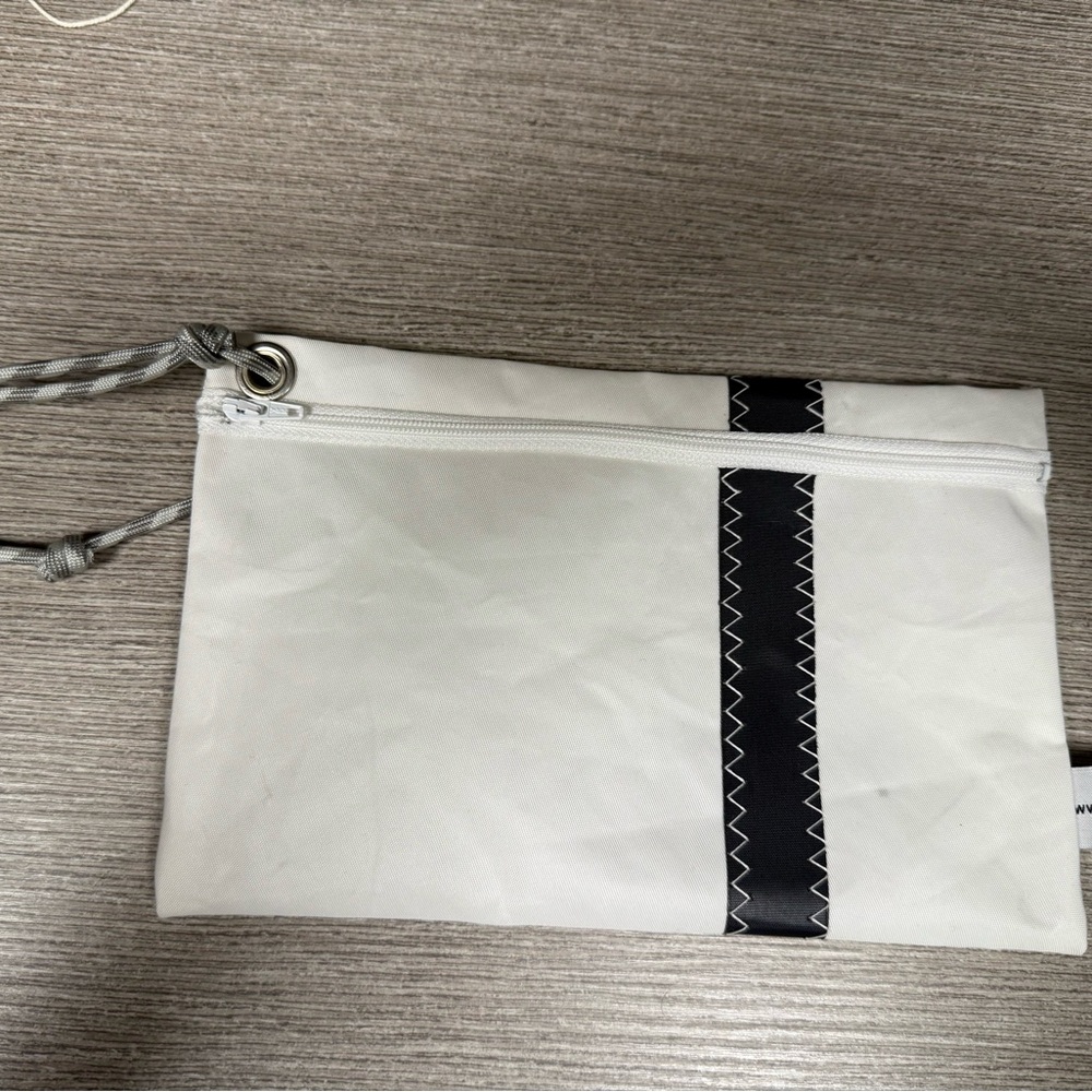 Casco small wristlet pouch